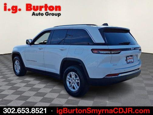 Bright White Clearcoat 2023 Jeep Grand Cherokee Laredo