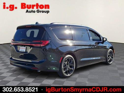 Diamond Black 2026 Chrysler Pacifica Limited
