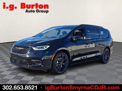 Diamond Black 2026 Chrysler Pacifica Limited