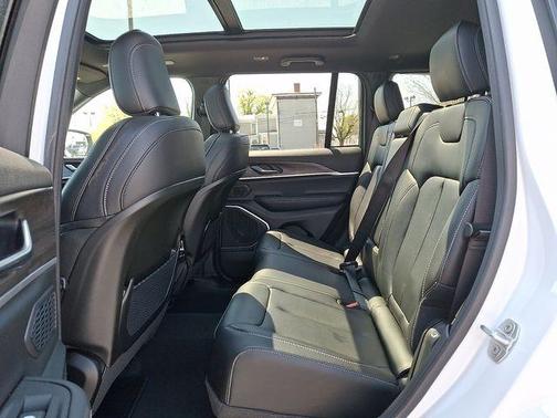 Bright White Clearcoat 2026 Jeep Grand Cherokee Limited
