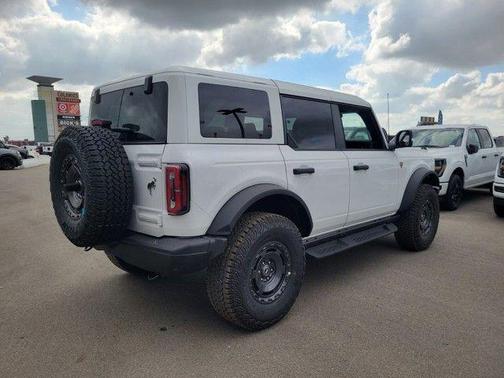 Oxford White 2025 Ford Bronco Badlands