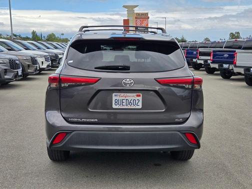 Magnetic Gray Metallic 2021 Toyota Highlander XLE