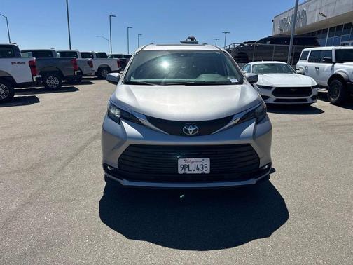 Celestial Silver Metallic 2025 Toyota Sienna XLE
