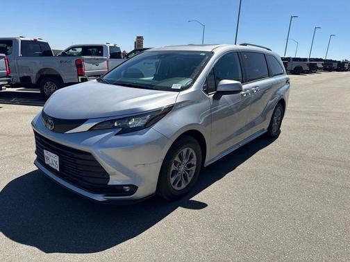Celestial Silver Metallic 2025 Toyota Sienna XLE