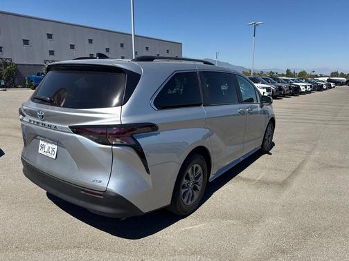 Celestial Silver Metallic 2025 Toyota Sienna XLE