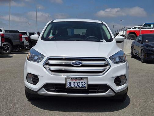 Oxford White 2019 Ford Escape SE