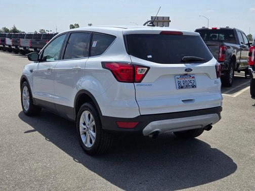Oxford White 2019 Ford Escape SE
