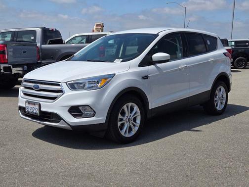Oxford White 2019 Ford Escape SE