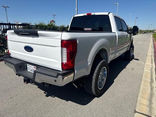 Oxford White 2019 Ford F-250 Lariat
