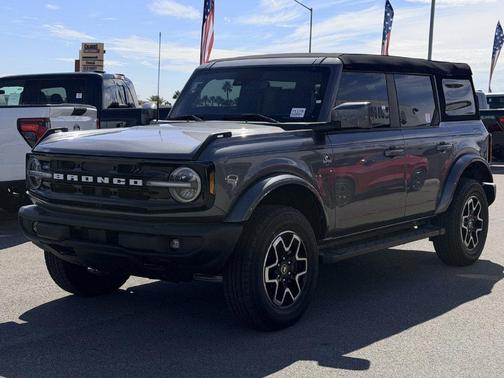 Carbonized Gray Metallic 2023 Ford Bronco Outer Banks