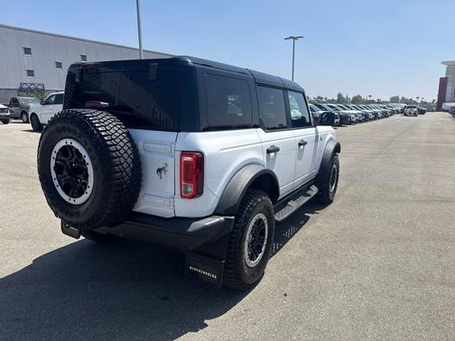Oxford White 2024 Ford Bronco Black Diamond