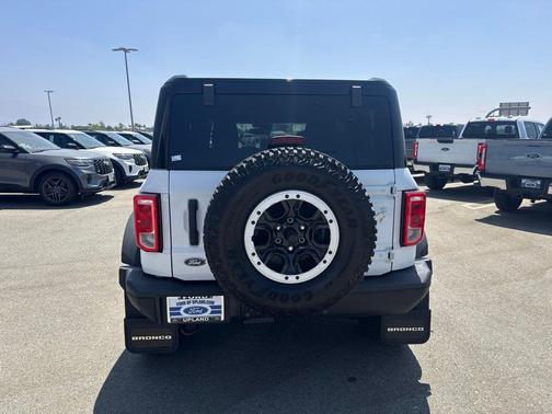 Oxford White 2024 Ford Bronco Black Diamond