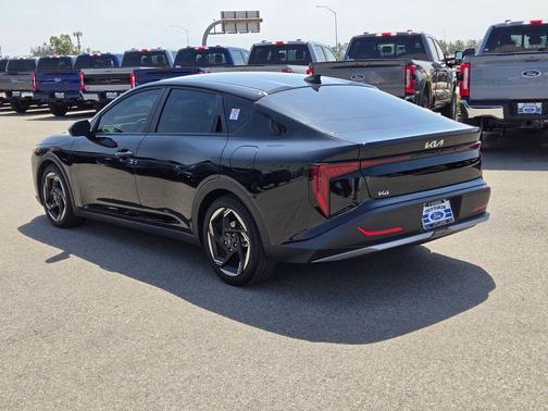 Aurora Black Pearl 2025 Kia K4 EX