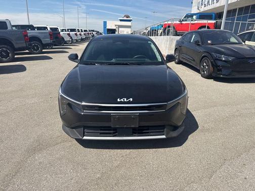 Aurora Black Pearl 2025 Kia K4 EX