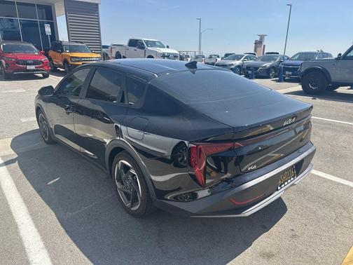 Aurora Black Pearl 2025 Kia K4 EX