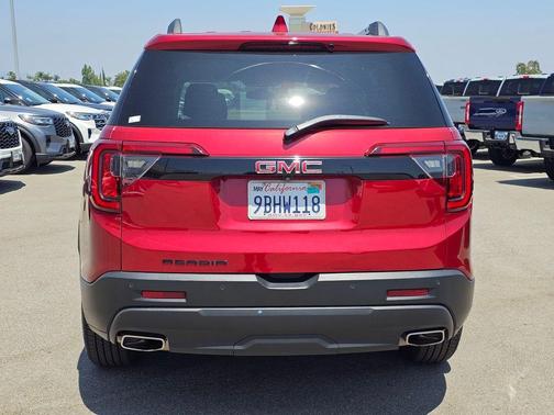 Cayenne Red Tintcoat 2022 GMC Acadia SLE