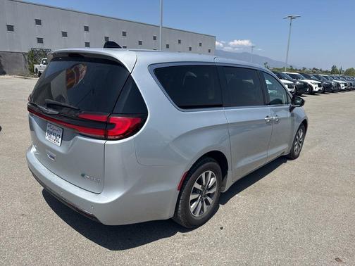 Silver Mist Clearcoat 2023 Chrysler Pacifica Hybrid Touring L