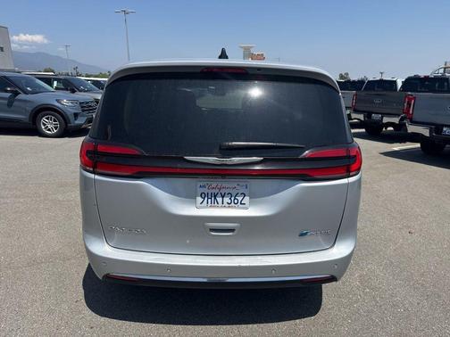 Silver Mist Clearcoat 2023 Chrysler Pacifica Hybrid Touring L