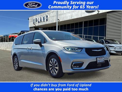 Silver Mist Clearcoat 2023 Chrysler Pacifica Hybrid Touring L