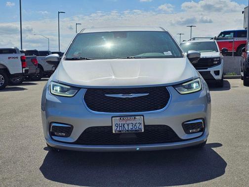 Silver Mist Clearcoat 2023 Chrysler Pacifica Hybrid Touring L