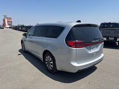 Silver Mist Clearcoat 2023 Chrysler Pacifica Hybrid Touring L