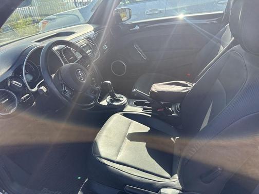 Black Uni 2014 Volkswagen Beetle 1.8T