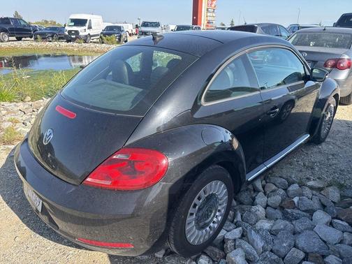 Black Uni 2014 Volkswagen Beetle 1.8T
