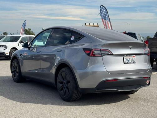 2024 Tesla Model Y Long Range