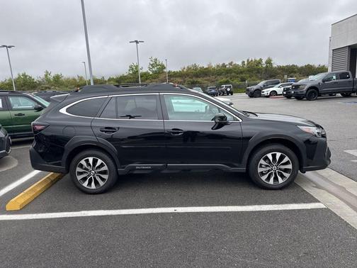Crystal Black Silica 2023 Subaru Outback Limited