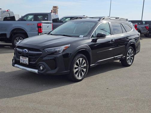 Crystal Black Silica 2023 Subaru Outback Limited