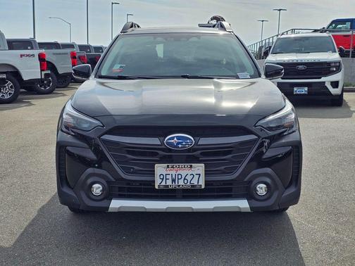 Crystal Black Silica 2023 Subaru Outback Limited