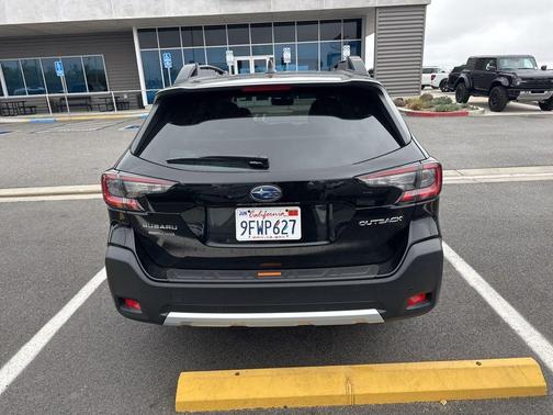 Crystal Black Silica 2023 Subaru Outback Limited