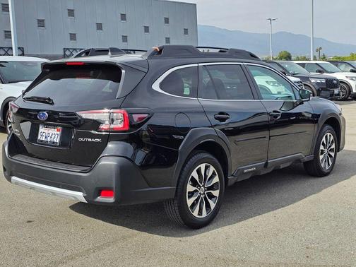 Crystal Black Silica 2023 Subaru Outback Limited