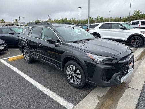 Crystal Black Silica 2023 Subaru Outback Limited