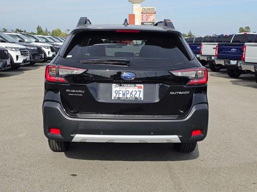 Crystal Black Silica 2023 Subaru Outback Limited