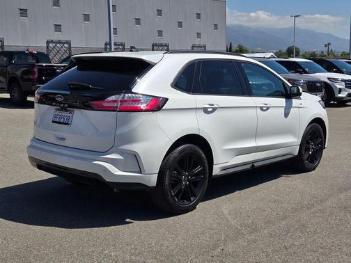 White Metallic 2023 Ford Edge ST Line
