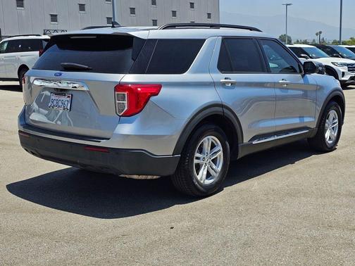 Silver Metallic 2022 Ford Explorer XLT