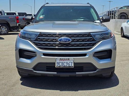 Silver Metallic 2022 Ford Explorer XLT