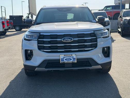 Space White Metallic 2026 Ford Explorer Active