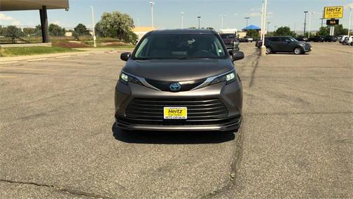 2024 Toyota Sienna LE