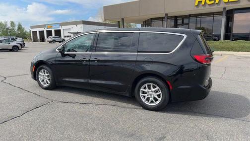 Diamond Black Crystal Pearlcoat 2025 Chrysler Pacifica L