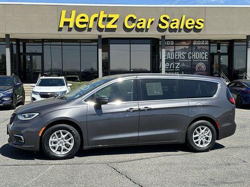 Granite Crystal Metallic Clearcoat 2023 Chrysler Pacifica Touring L