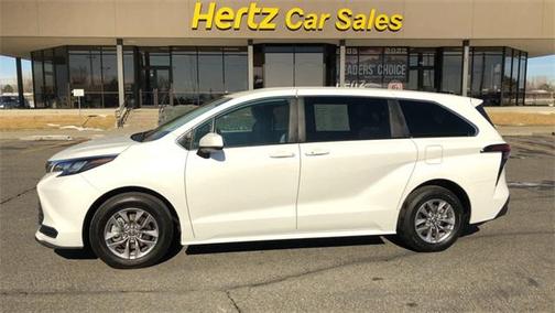 2025 Toyota Sienna LE