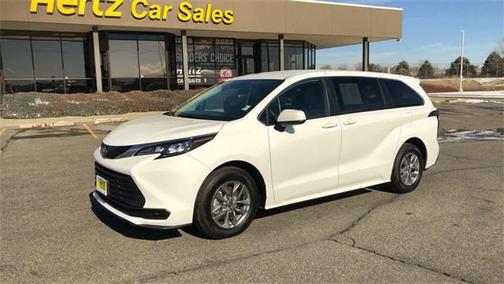 2025 Toyota Sienna LE