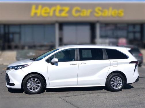 2025 Toyota Sienna LE