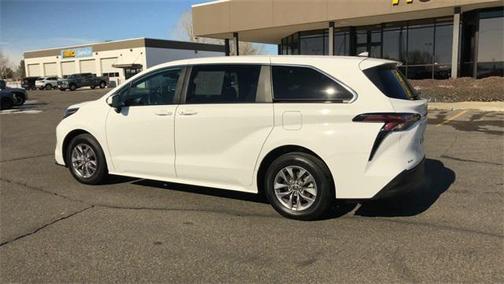 2025 Toyota Sienna LE