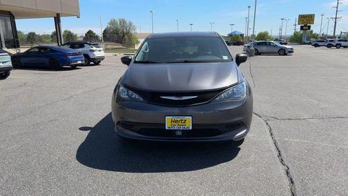 Granite Crystal Metallic Clearcoat 2023 Chrysler Voyager LX