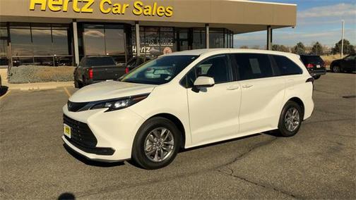 2024 Toyota Sienna LE