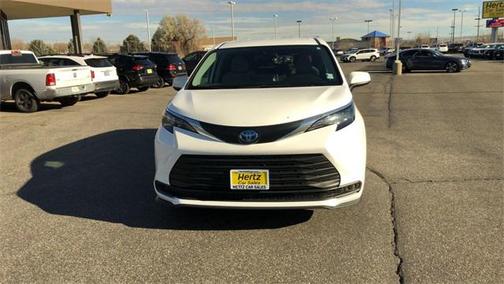 2024 Toyota Sienna LE