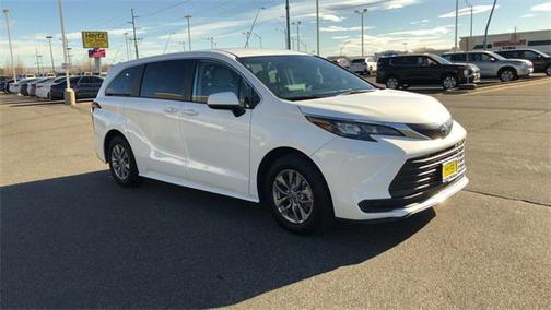 2024 Toyota Sienna LE